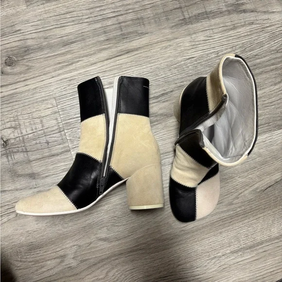 Maison Martin Margiela Two-Tone Ankle Boots - Picture 2 of 4